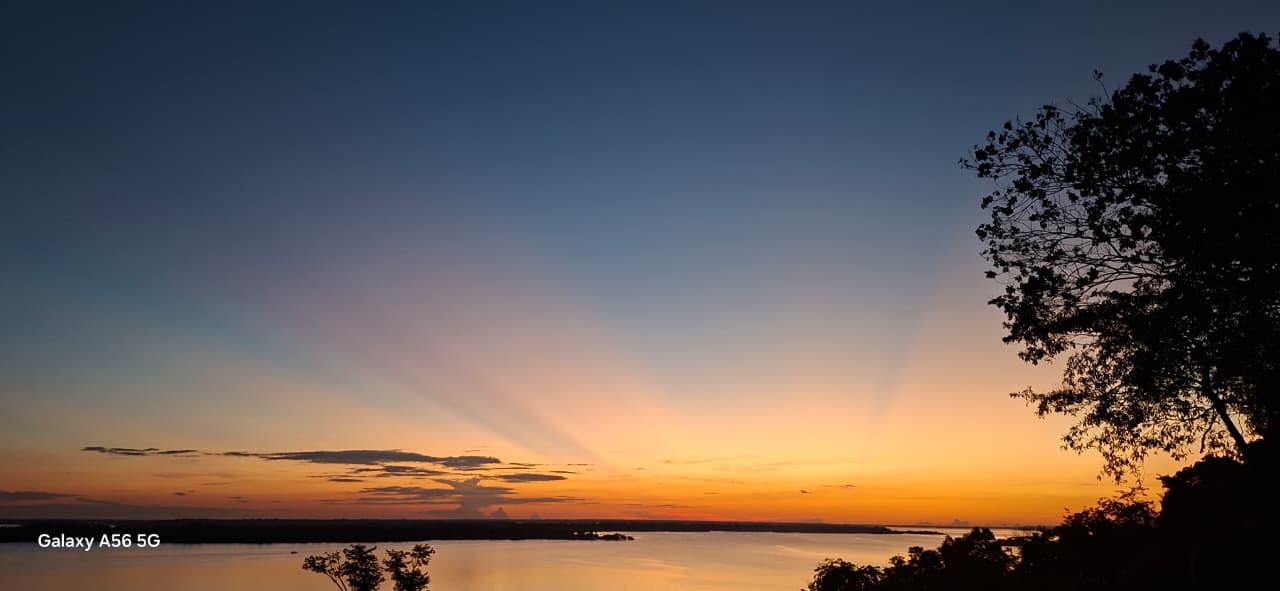 Paisagem do pôr do sol na Amazônia